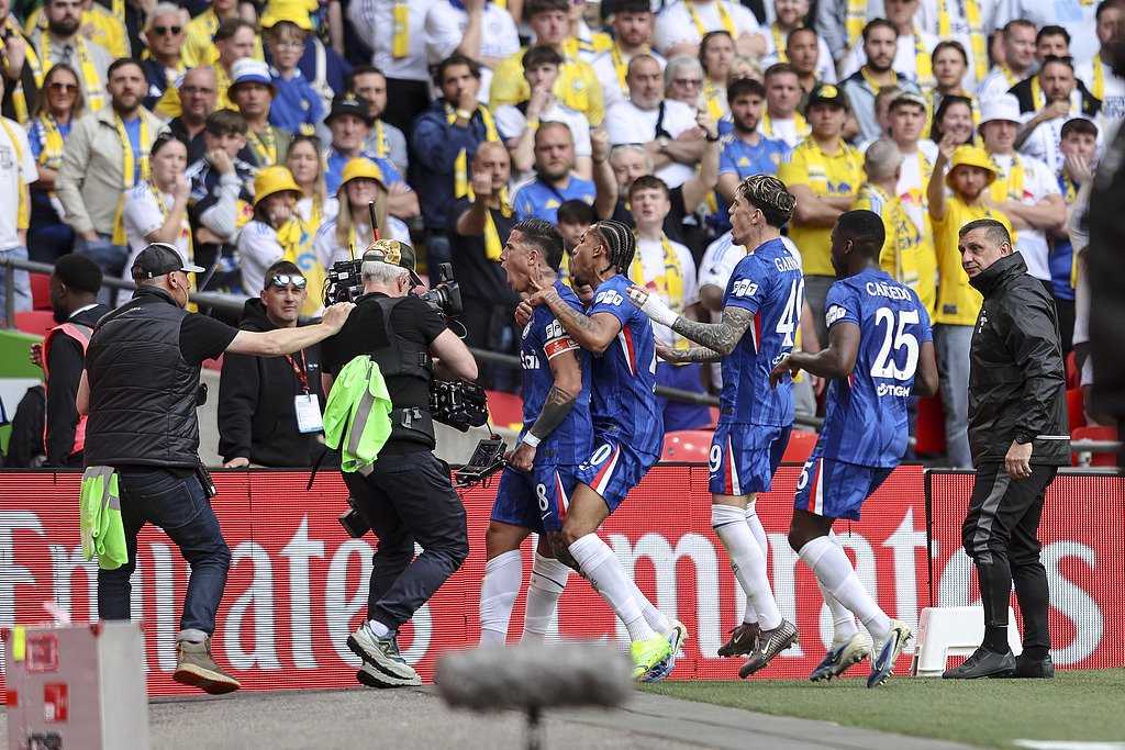 体坛联播｜切尔西挺进足总杯决赛，赵心童坦言无法超越丁俊晖